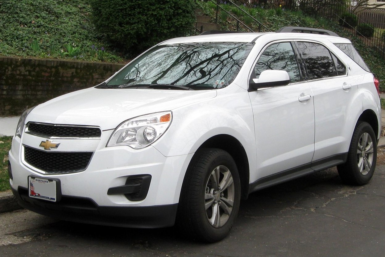 A second-generation Chevrolet Equinox, the 2010–2017 body style