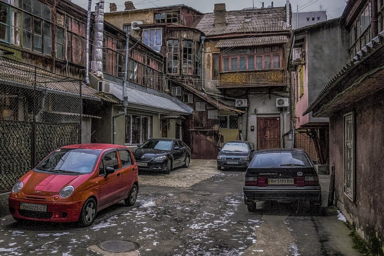 Salvage vehicles lined up at an auto auction yard